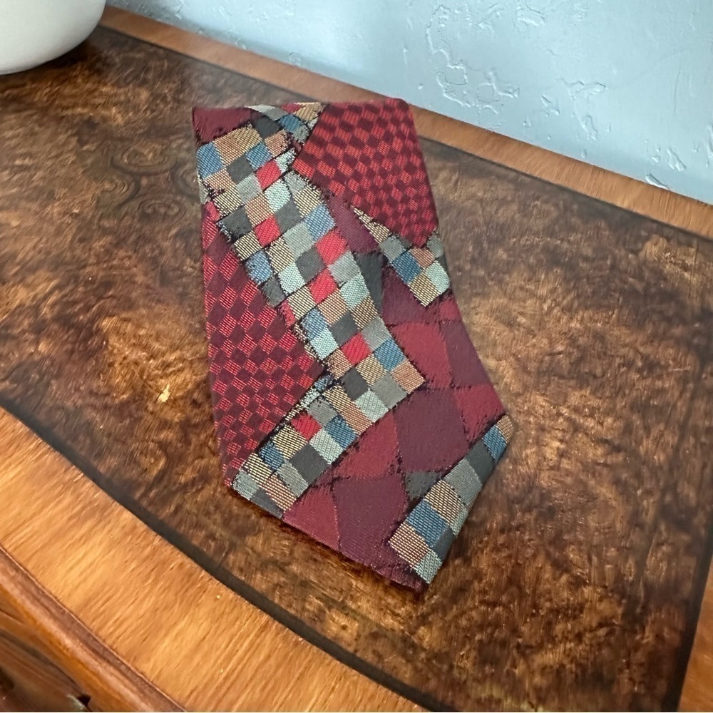 Bugatti Tie Italian Silk Artsy Patchwork Patterned Print Burgandy & Gray 56”x4” - Picture 3 of 12